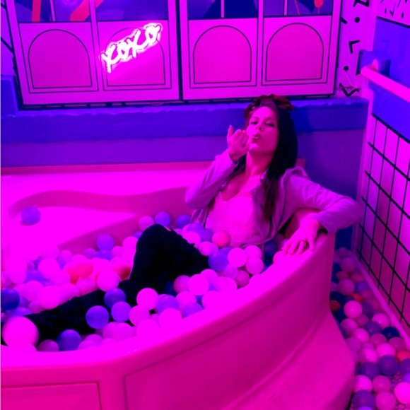 Meet your Posher, Autumn Rose - Picture 1 of 1